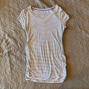 Liz Lange Maternity v-neck shirt